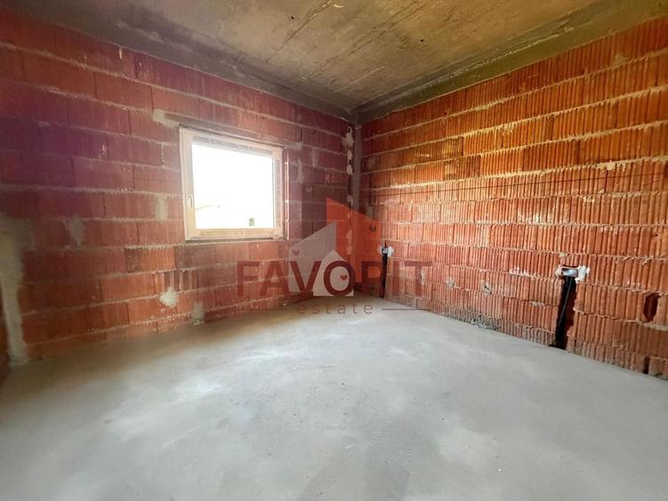 Duplex cu 4 camere cu Canalizare în Sânandrei