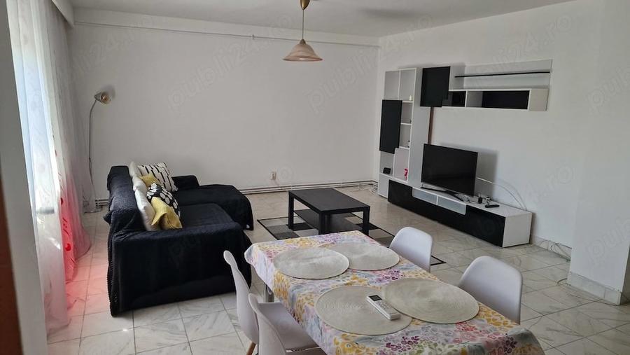 Apartament cu 3 camere decomandat în Exterior Vest