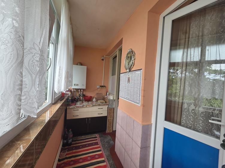 Apartament cu 3 camere semidecomandat în Micro 16