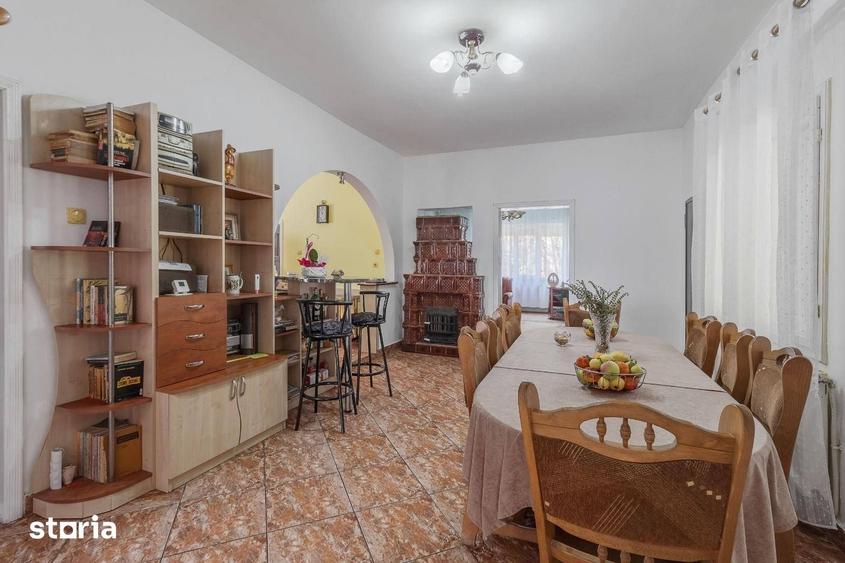 Casă cu 7 camere cu Teren 1230 Mp în Borș