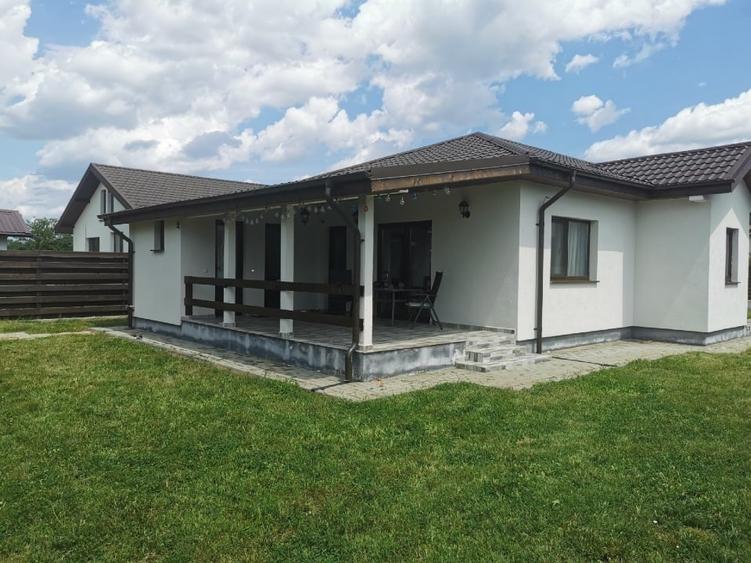 Casă individuală cu 4 camere cu Garaj în Dârza