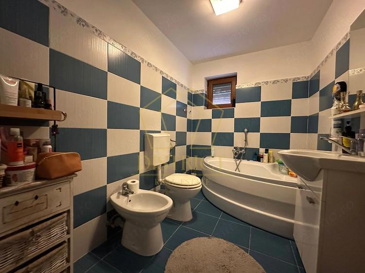 Casă cu 4 camere cu Teren 330 Mp în Central
