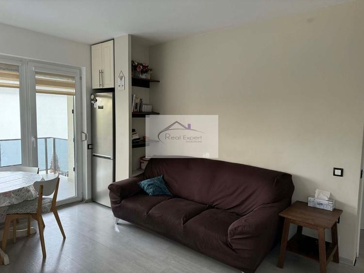 Apartament cu 3 camere decomandat în Europa