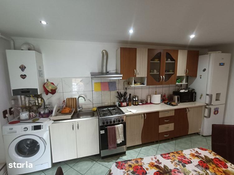 Casă cu 4 camere cu Teren 701 Mp în Central