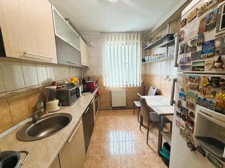 Apartament cu 3 camere decomandat în Central