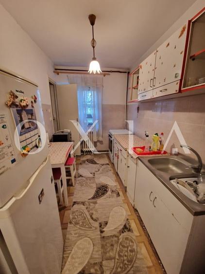 Apartament cu 3 camere semidecomandat, mobilat în Girocului