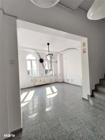 Casă cu 9 camere cu Teren 212 Mp în Eminescu