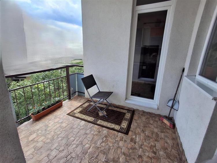 Apartament cu 2 camere semidecomandat în Turnișor