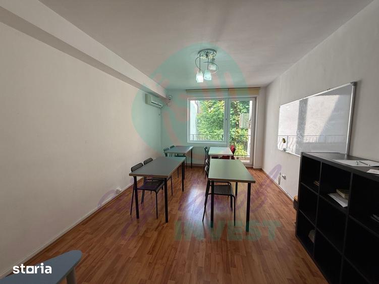 Casă cu 8 camere cu Teren 300 Mp în Moșilor