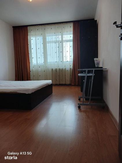 Apartament cu 3 camere decomandat în Gară