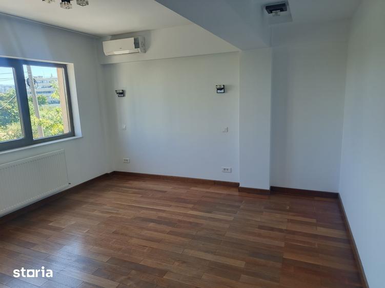 Casă cu 4 camere cu Teren 400 Mp în Central