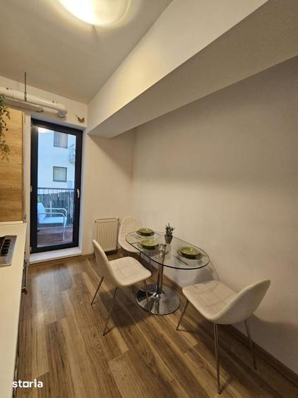 Apartament cu 3 camere semidecomandat în Aviației