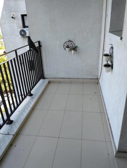 Garsonieră decomandată în Titan