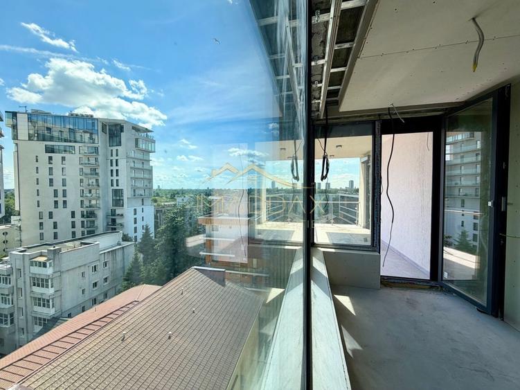Apartament cu 5 camere decomandat în Herăstrău