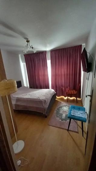 Apartament cu 3 camere decomandat în Casa de Cultură