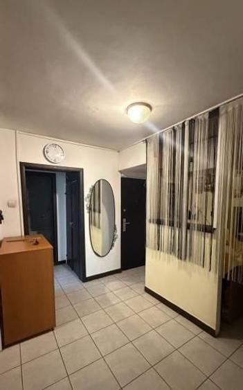 Apartament cu 4 camere semidecomandat, mobilat în Drumul Taberei
