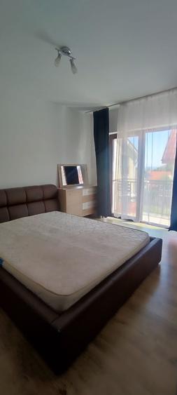 Apartament cu 3 camere decomandat în Bună Ziua