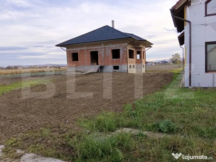 Casă cu 7 camere cu Teren 2703 Mp în Halmeu