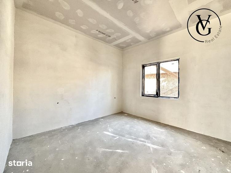 Casă cu 4 camere semidecomandat cu Teren 220 Mp în Central