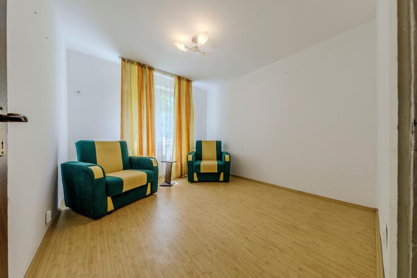 Apartament cu 3 camere decomandat în Mărgeanului
