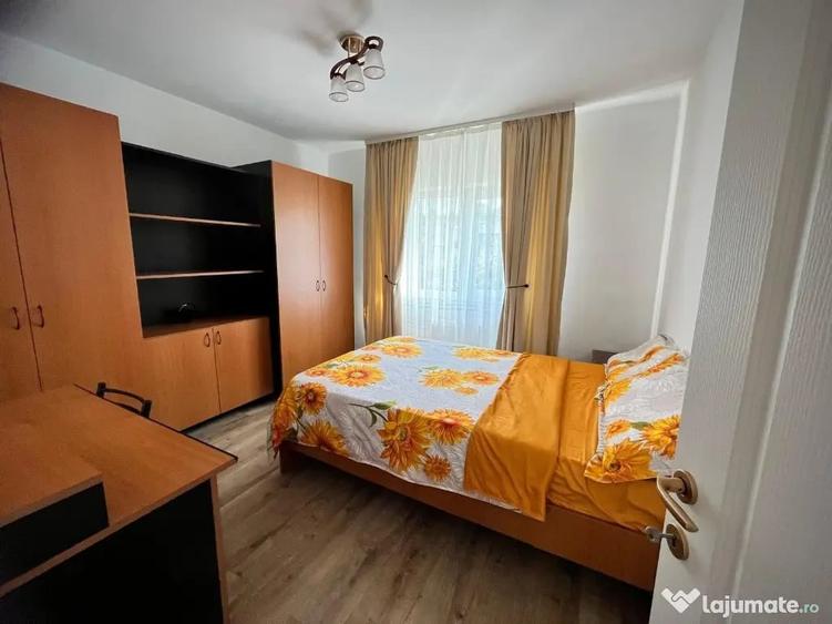 Apartament cu 3 camere decomandat în Plopilor