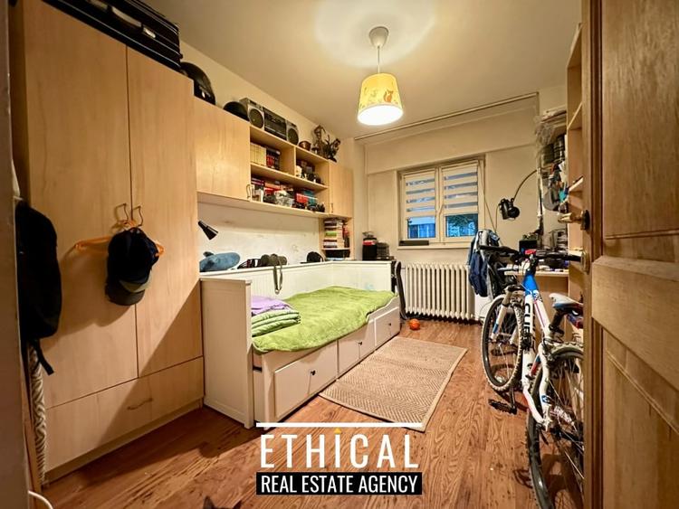 Apartament cu 3 camere decomandat în Drumul Taberei