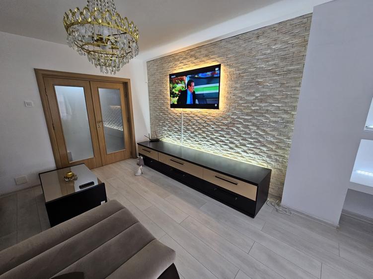 Apartament cu 3 camere decomandat în Decebal