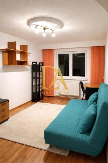 Apartament cu 4 camere decomandat în Băneasa