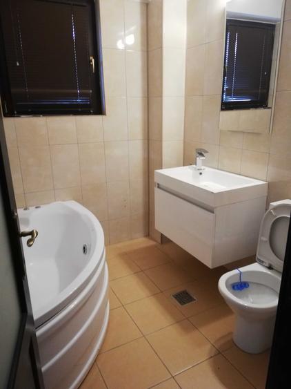 Apartament cu 3 camere decomandat în Independenței