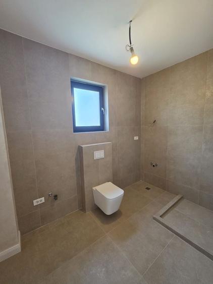 Casă individuală cu 5 camere cu Canalizare în Berceni