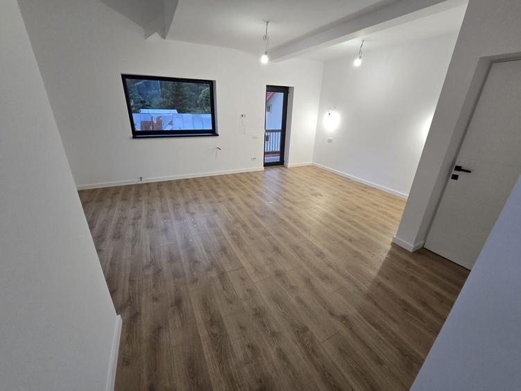 Apartament cu 4 camere decomandat în Zamora