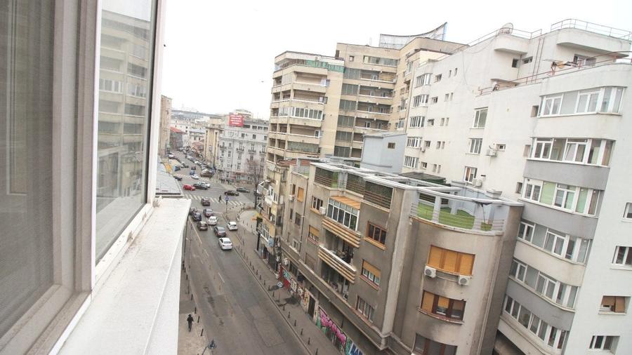 Apartament cu 3 camere decomandat în P-ța Romană