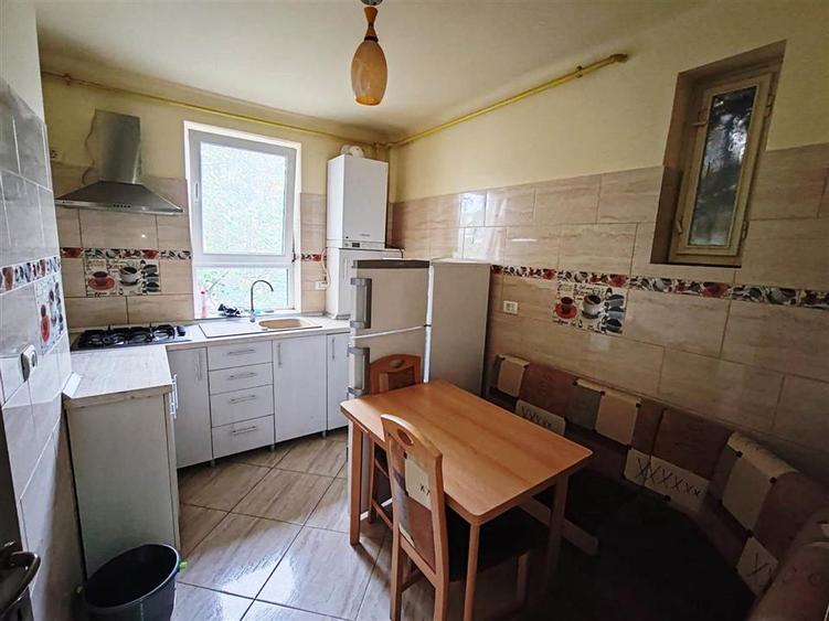 Apartament cu 2 camere semidecomandat, mobilat în Ultracentral
