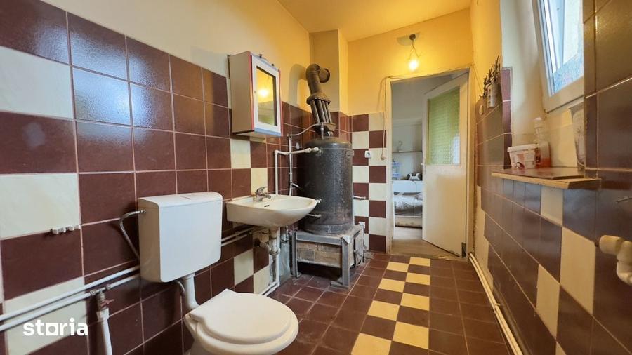 Casă cu 3 camere cu Teren 3263 Mp în Central