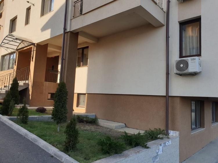 Apartament cu 3 camere decomandat în Rediu