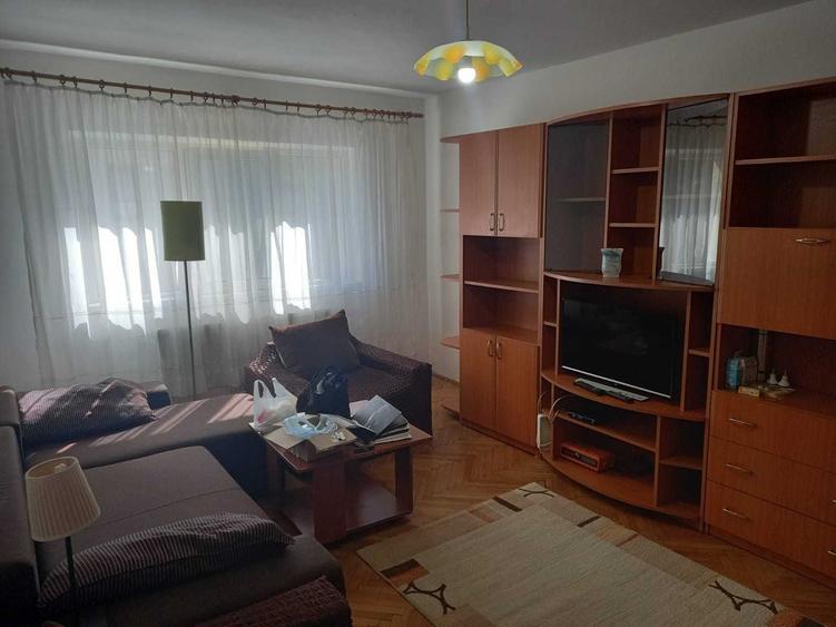 Apartament cu 2 camere decomandat în Torontalului