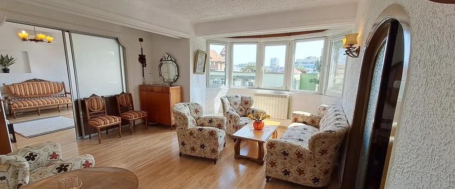 Apartament cu 3 camere semidecomandat, mobilat în Dacia
