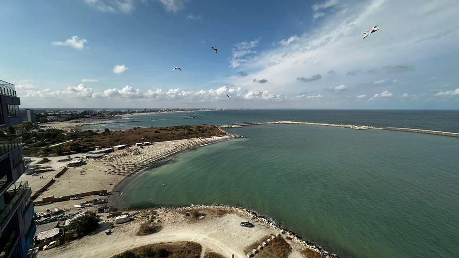 Apartament cu 3 camere decomandat, mobilat în Faleza Nord