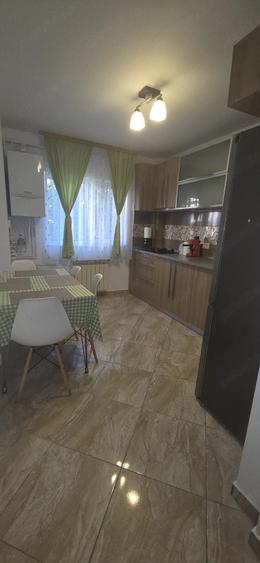 Apartament cu 3 camere decomandat în Sebastian