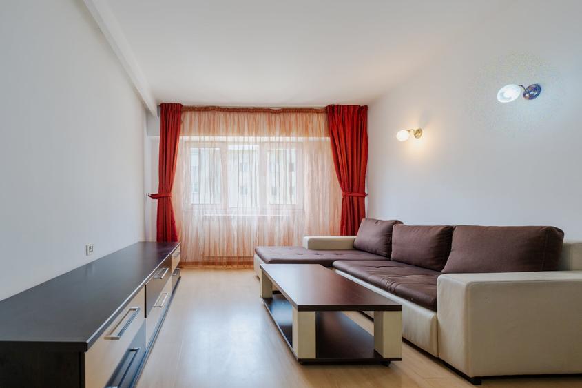Apartament cu 3 camere decomandat, mobilat în Capitol