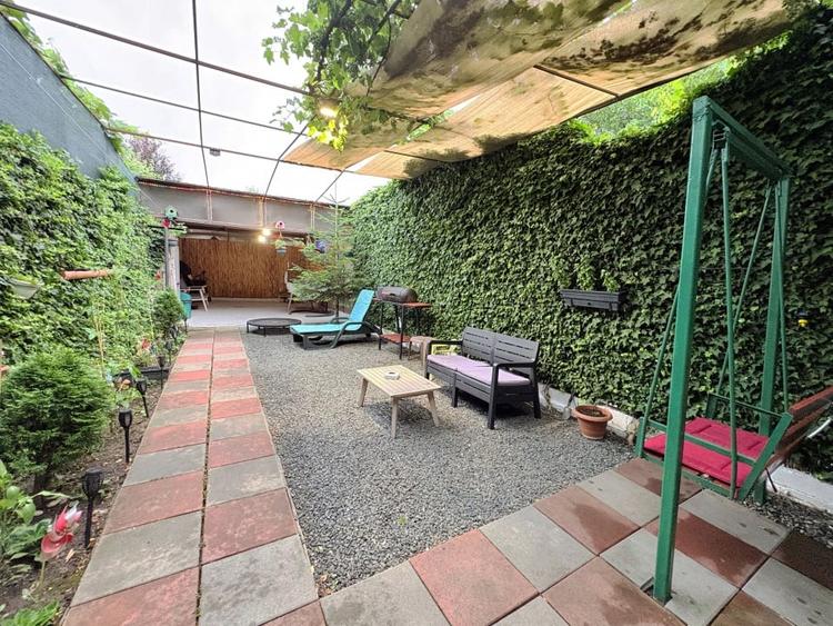 Apartament cu 3 camere decomandat, mobilat în Palas