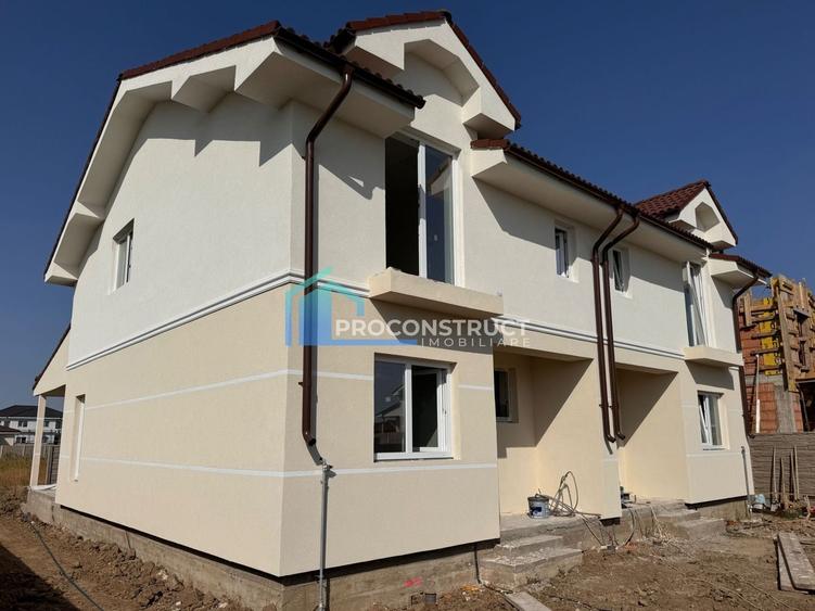 Duplex cu 4 camere cu Canalizare în Moșnița Veche