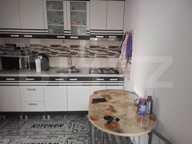 Apartament 3 camere, 63 mp, zona Găești - 1