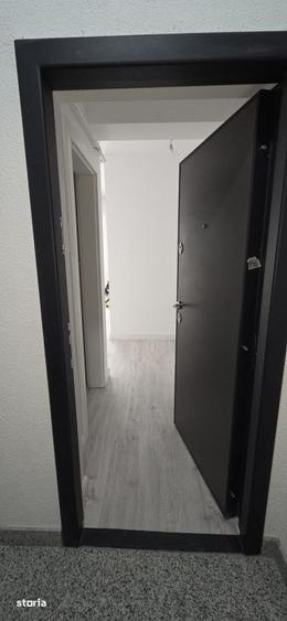 Apartament cu 3 camere decomandat în Calea București