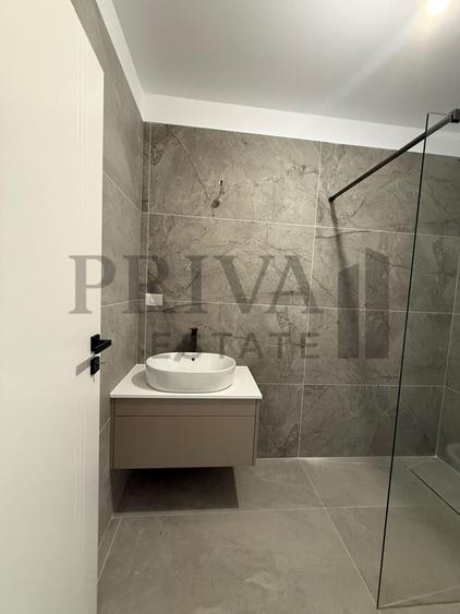 Apartament cu 3 camere semidecomandat în Torontalului