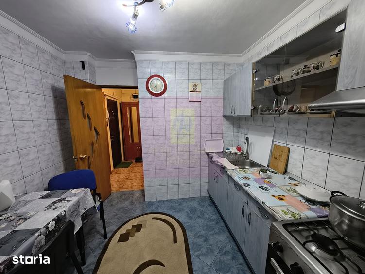 Apartament cu 3 camere decomandat în Colentina