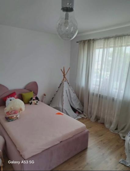 Casă individuală cu 5 camere cu Canalizare în Central