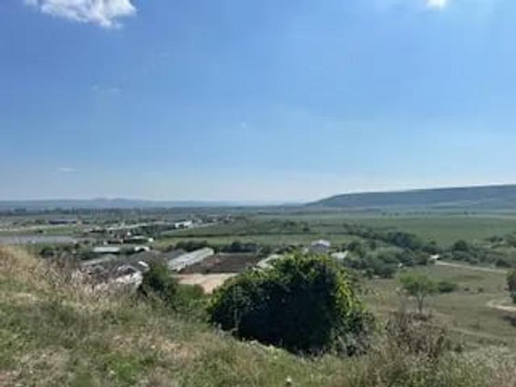 Teren de 3300 mp, în Central