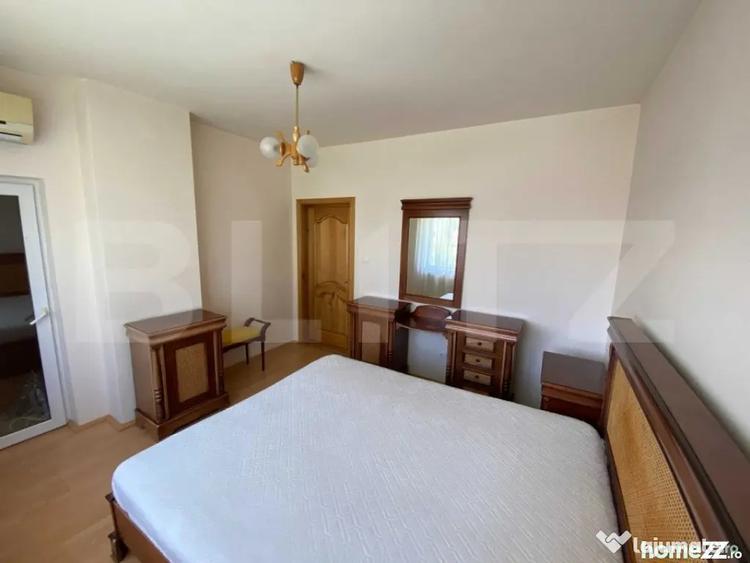 Casă cu 7 camere cu Teren 587 Mp în Valea