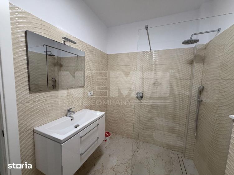 Apartament cu 3 camere semidecomandat în Central